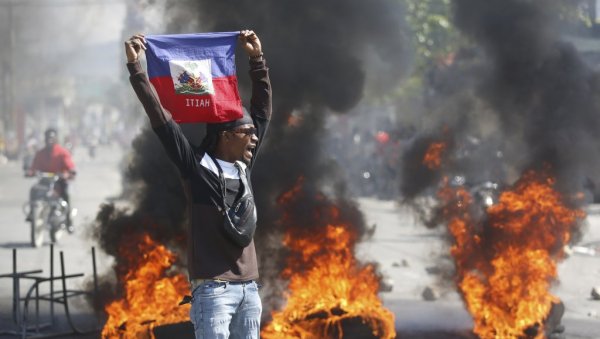 banda-zapalila-bolnicu:-haiti-tone-sve-dublje-u-ponor