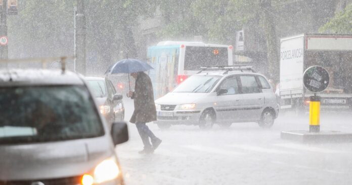 upaljen-narandzasti-meteoalarm-crna-gora-na-udaru-nevremena,-tokom-noci-stize-i-do-srbije