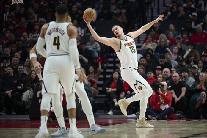 video-jokic-na-udaru-zbog-poteza-u-poslednjoj-sekundi:-navijaci-pobesneli,-zaboravili-kako-je-dominirao