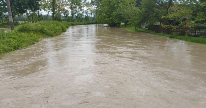 u-antalijskoj-oblasti-jaka-kisa-izazvala-poplave,-200-ljudi-spaseno,-dvoje-povredeno