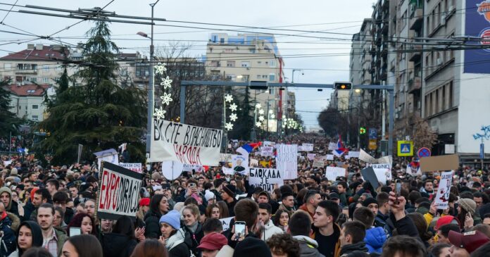 oglasio-se-mup-protest-studenata-na-trgu-slavija-okupio-izmedu-28000-i-29.000-ljudi