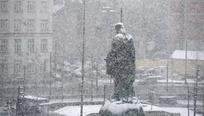 vec-poceo-potop-u-srbiji,-a-u-ovom-gradu-veje:-pasce-metar-snega,-rhmz-izdao-najnovije-upozorenje