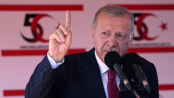 ”nema-mesta-ni-za-jednu-teroristicku-organizaciju”-erdogan:-turska-je-u-bliskom-dijalogu-sa-sirijskim-liderom-ahmedom-al-sarom