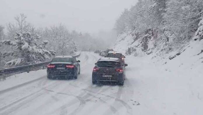 upaljen-meteo-alarm,-mecava-u-ovim-delovima-srbije:-vremenska-prognoza-za-utorak,-24.-decembar