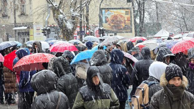 И-данас-акција-“Застани,-Србијо”-у-више-градова,-студенти-остају-у-блокадама-факултета