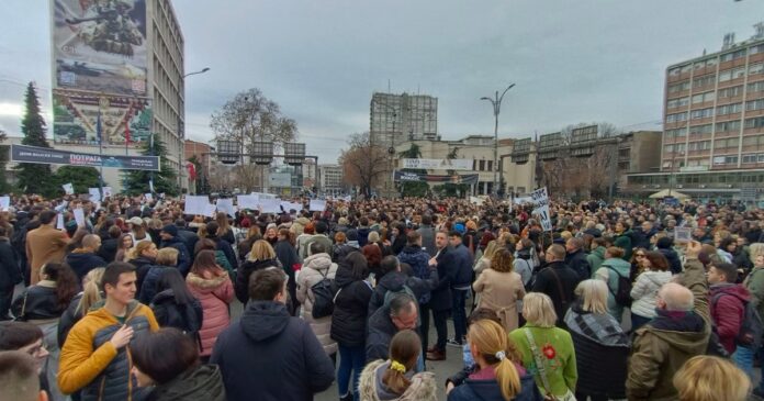 protesti-nisu-uticali-na-rejting-stranaka-analiza-najnovijeg-ipsos-istrazivanja:-trecina-gradana-nikom-ne-veruje,-ali-se-jedna-stvar-promenila-(video)