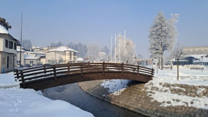 temperatura-se-spustala-i-do-minus-17:-ovo-su-slike-iz-sjenice-gde-je-danas-bilo-najhladnije-u-srbiji-(foto)