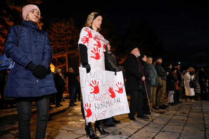 crna-gora:-protesti-i-odavanje-pocasti-zrtvama-masovnog-ubistva