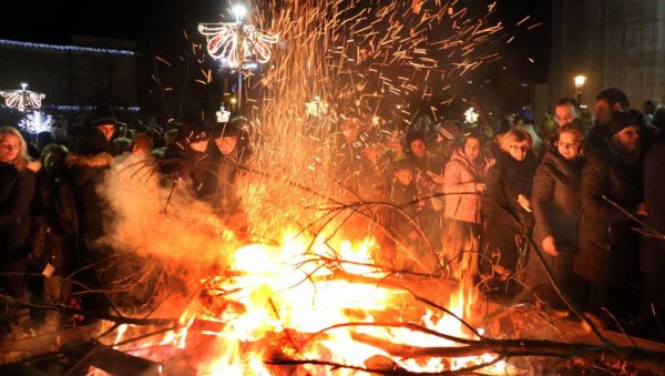 povodom-badnje-veceri:-liturgije-i-nalaganja-badnjaka-sirom-republike-srpske