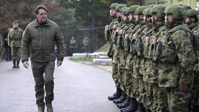 vojska-srbije-posvecena-ocuvanju-bezbednosti-svih-gradana:-ministar-gasic-obisao-bazu-“merdare”-u-kopnenoj-zoni-bezbednosti