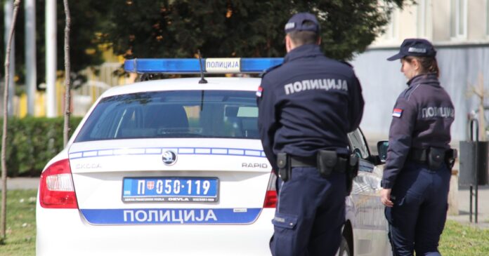 tuca-profesora-posle-sednice-nastavnickog-veca!-uzas-u-gimnaziji-u-sjenici:-makljaza-pocela-u-hodniku,-reagovala-i-policija