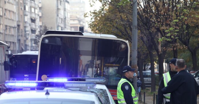 muskarac-napravio-incident-u-zemunu-stao-ispred-autobusa,-pa-nasrnuo-na-mladica-(foto)