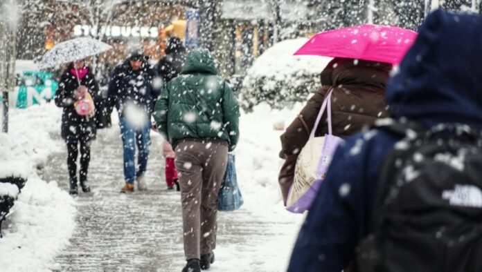 stizu-snezni-udari,-rhmz-izdao-upozorenje:-popaljeni-meteoalarmi,-tri-dela-srbije-ce-biti-pogodena