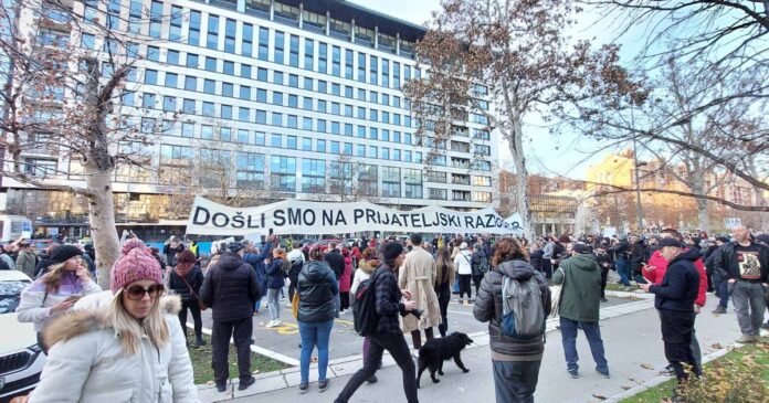 studenti-u-blokadi-sastali-se-u-novom-sadu-sa-opozicionim-politicarima-i-predstavnicima-sindikata,-oglasio-se-goran-jesic