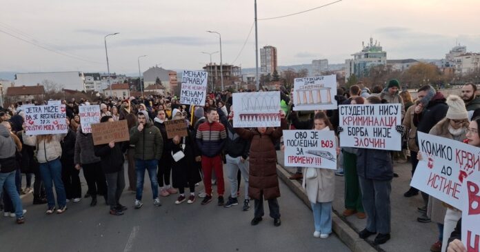 studenti-protestuju-u-nisu:-blokiran-most-mladosti