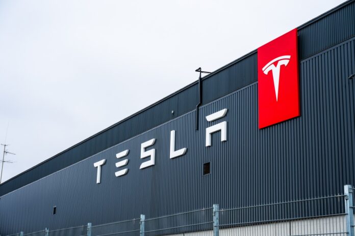 “tesla”-obara-sve-rekorde-–-ulagaci-u-njene-akcije-pomno-prate-veliki-rast