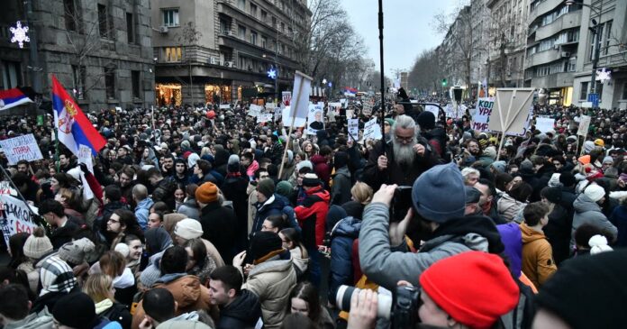 studenti-u-blokadi:-na-pravnom-fakultetu-nocas-napadnuti-studenti,-sestoro-povredeno