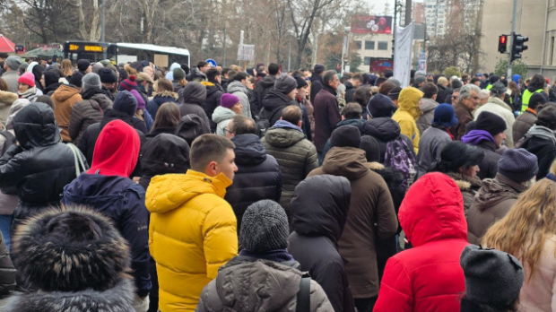 Нови-протести-због-јануарског-рока-–-нишки-студенти-блокирали-Медицински-факултет-а-новосадски-СКЦ