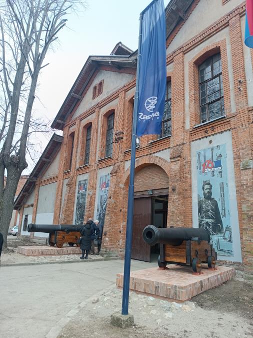 restauirana-2-topa-iz-19-veka-u-kragujevcu:-postavljena-ispred-muzeja-stara-livnica-(foto)