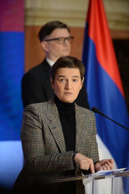 “njih-izbori-ne-interesuju”-ana-brnabic:-opoziciji-ne-odgovara-savetodavni-referendum-jer-im-je-cilj-podizanje-tenzija