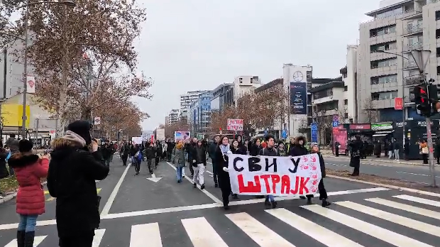 Протест-ученика-средњих-школа-у-Новом-Саду,-15-минута-тишине