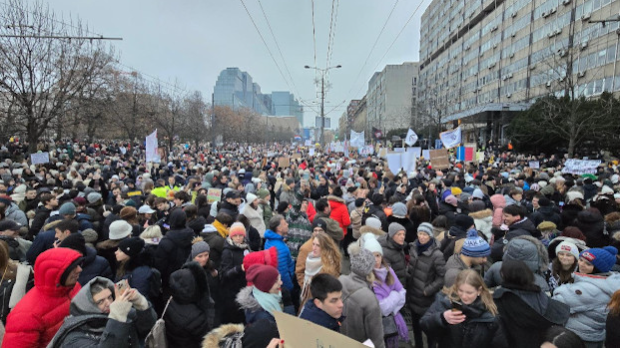 “Школски-час-у-задњи-час”-испред-Министарства-просвете,-протести-и-у-Новом-Саду,-Нишу,-Крушевцу,-Шапцу