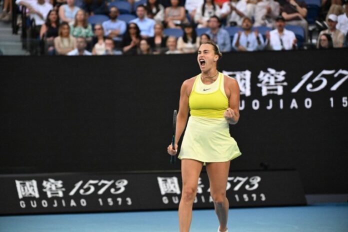 sabalenka-odlozila-noletu-mec,-pa-dosla-do-trijumfa!-prosla-kroz-pakao,-pa-otisla-u-polufinale!-(video)