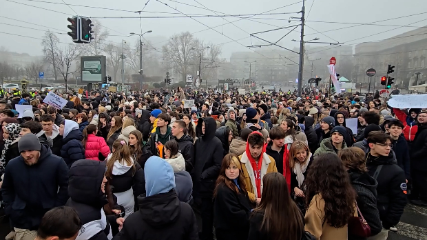 Протести-подршке-за-нападнуте-студенте,-тишина-за-жртве