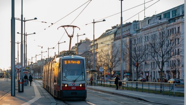 grad-bec-se-s-gradanima-„kladi“-u-500-evra-mesecno:-automobil-vam-nece-biti-potreban-tri-meseca