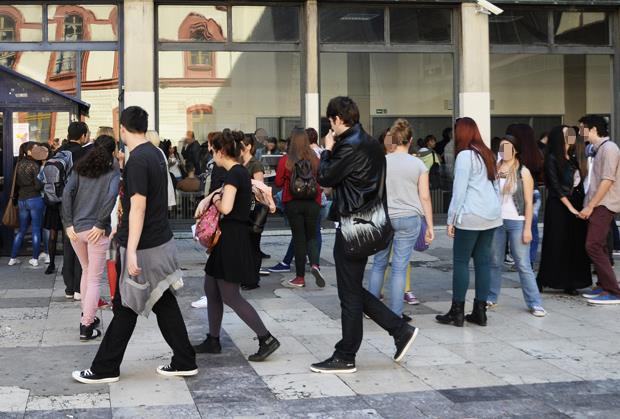 “onaj-ko-je-vas-podrzao,-nas-ubija”-studenti-sa-kim-studentima-iz-beograda:-ogradite-se-od-kurtija-i-onih-koji-bi-da-rasparcavaju-srbiju!