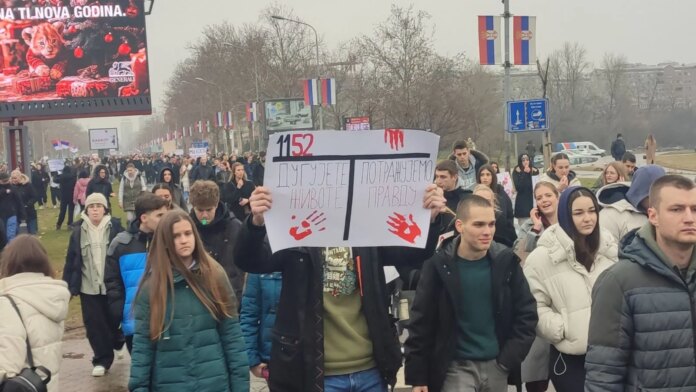 uzivo-generalni-strajk-u-srbiji,-pocinje-blokada-na-uscu,-veliki-broj-demonstranata-u-kolonama-(foto/video)