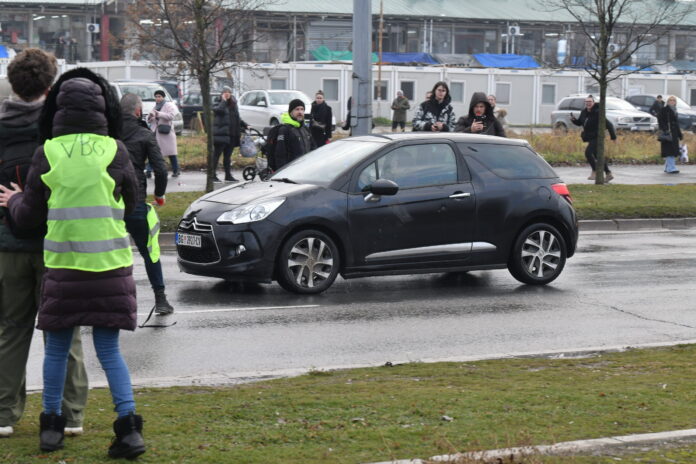 privedena-devojka-koja-je-udarila-studentkinju-u-jurija-gagarina-na-novom-beogradu