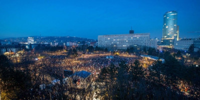 (foto)-ovako-je-izgledao-antivladin-protest-u-slovackoj!-slobodarski-lideri-na-udaru,-traze-ostavku-fica!