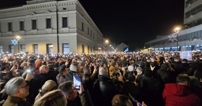 protest-gradana-i-studenata-u-pancevu:-okupljeni-odrzali-15-minuta-tisine-za-stradale-u-novom-sadu,-skup-prosao-bez-incidenata-(foto)