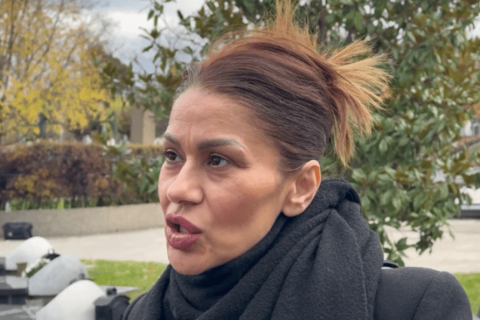 mini-kostic-se-slosilo-na-groblju!-pevacica-jedva-smogla-snage-da-progovori-o-dzeju,-ovo-ce-vas-najeziti!-(video)