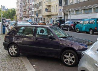 Krenuo da parkira auto, pa promašio parking – uskoro je sliku njegovog auta delila cela zemlja krenuo-da-parkira-auto,-pa-promasio-parking-–-uskoro-je-sliku-njegovog-auta-delila-cela-zemlja