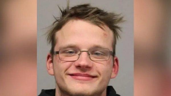 ovo-je-muskarac-koji-je-izbo-majku-i-cetvoro-dece:-u-toku-velika-potera-nemacke-policije