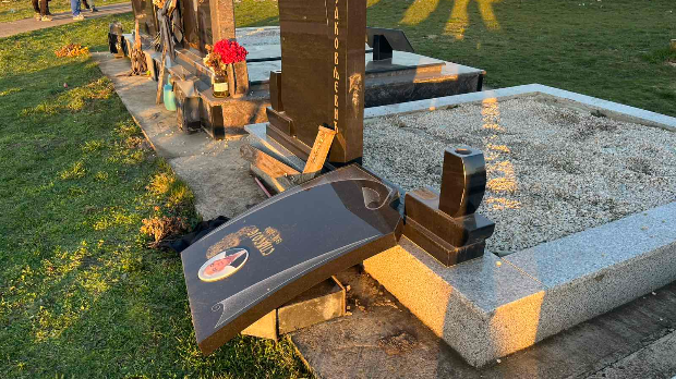 Порушена-и-оскрнављена-два-споменика-на-православном-гробљу-код-Обилића