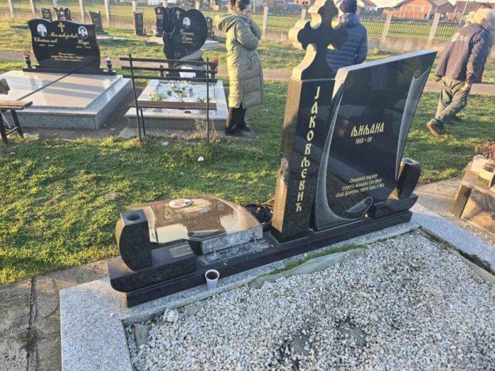 kancelarija-za-kim-osudila-rusenje-spomenika-porodice-jakovljevic:-vandalski-i-anticivilizacijski-cin-onih-koji-srpskom-narodu-na-kim-ne-zele-nista-dobro