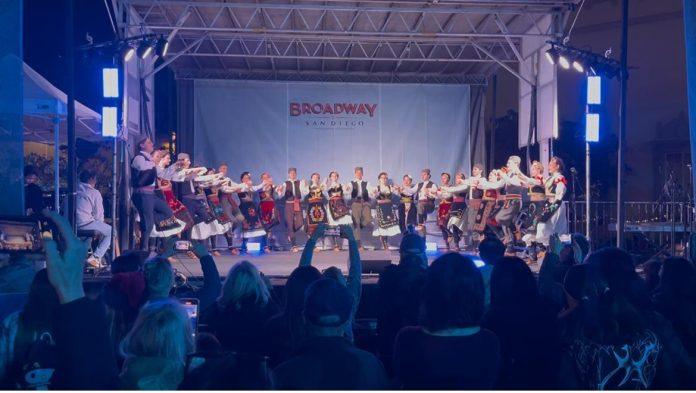 kalifornija-sijala-u-bojama-domovine-srbije:-folklorna-grupa-“avala”-ponosno-donela-duh-nase-domovine