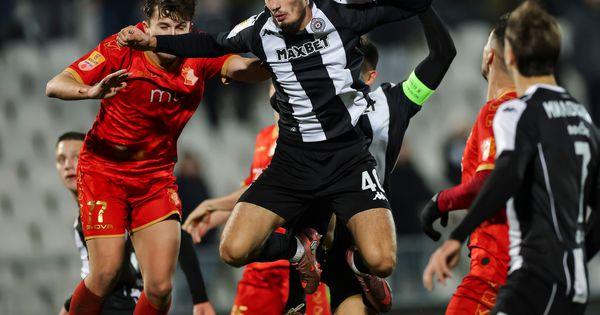 partizan-pred-punim-tribinama-pokusao-da-obezbedi-jesenju-titulu-/galerija/