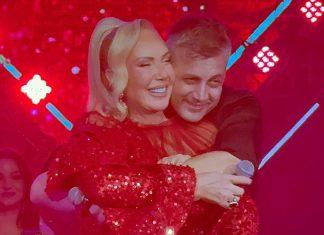 LEPA BRENA KAO MILION DOLARA NA KONCERTU LEKSINGTONA Cela sija u crvenom, a pevač je grli – obratio joj se emotivnim rečima: “Hvala ti što postojiš” (Video) lepa-brena-kao-milion-dolara-na-koncertu-leksingtona-cela-sija-u-crvenom,-a-pevac-je-grli-–-obratio-joj-se-emotivnim-recima:-“hvala-ti-sto-postojis”-(video)