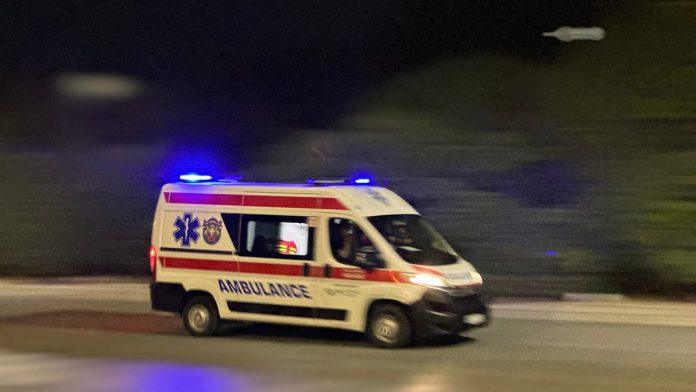 uzas-na-vozdovcu-decak-(14)-izboden,-krvav-utrcao-u-piceriju:-hitno-prevezen-u-bolnicu!