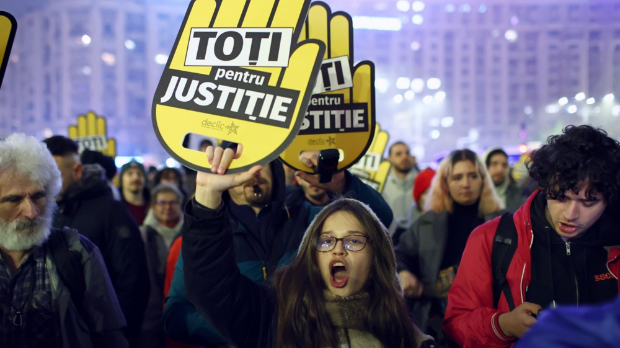 Протести-у-Румунији,-грађани-траже-оставке-кључних-званичника-правосуђа