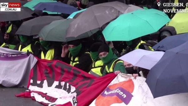 vlada-nemacke-ostavlja-bastinu:-nozevi,-ubistva-i-antifa