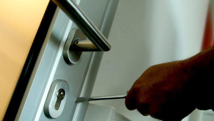 ovo-su-znaci-i-signali-koje-lopovi-koriste-kada-vam-markiraju-stan:-evo-kako-da-ih-najlakse-prepoznate