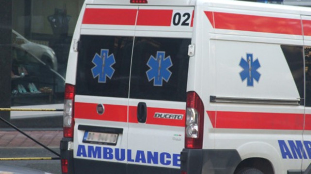 Девојка-пала-са-четвртог-спрата-у-Великом-Мокром-Лугу,-превезена-у-Ургентни-центар