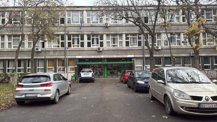 “nakon-ribnikara-nista-ne-uzimamo-zdravo-za-gotovo!”-roditelji-ucenika-iz-os-“nadezda-petrovic”-sa-novog-beograda-za-“blic”:-“ucenik-je-pronasao-crtez-sa-pretecom-porukom”