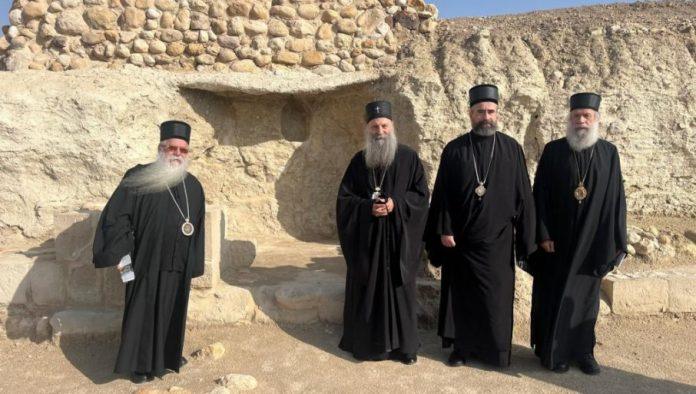 patrijarh-porfirije-posetio-mesto-krstenja-isusa-hrista:-poglavar-spc-stigao-u-jordan,-na-licni-poziv-princa-gazija-bin-muhameda-(foto)
