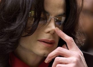 FOTO „Kralj popa“ u Epstajnovim dokumetima: Društvo mu pravili Bil Klinton i čuvena pevačica foto-„kralj-popa“-u-epstajnovim-dokumetima:-drustvo-mu-pravili-bil-klinton-i-cuvena-pevacica